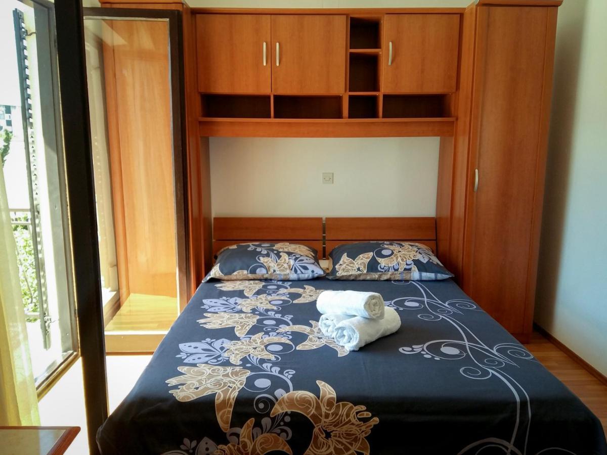 Apartmani Jovic Makarska Ngoại thất bức ảnh